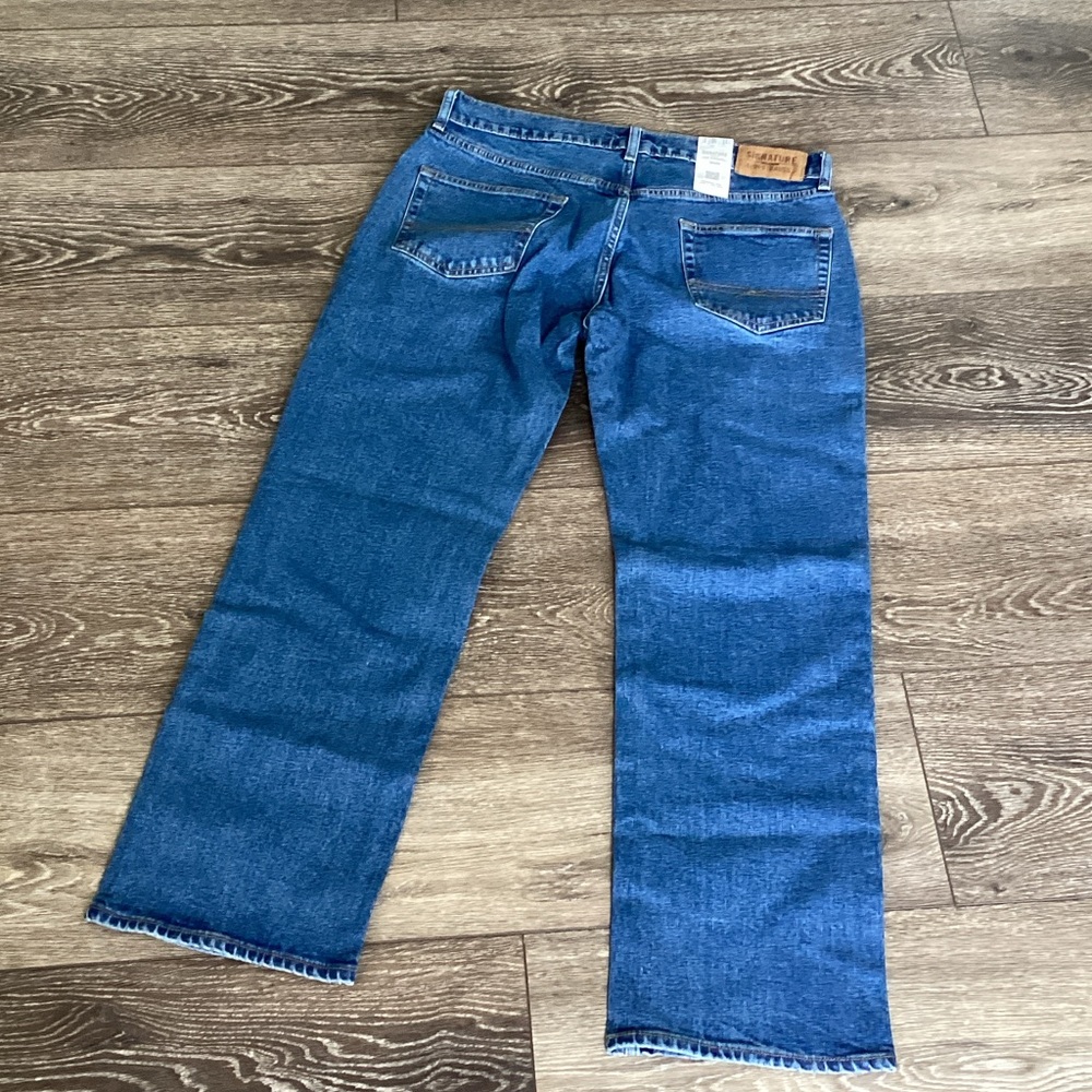 Signature by Levi Strauss Men's Classic Blue Straight Jeans